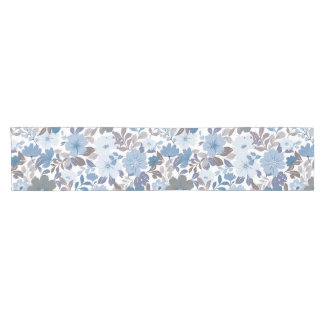Dusty Blue & Grey Winter Sky Bloementuin Korte Tafelloper