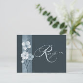 Dusty Blue Hand Drawn Floral Botanical RSVP Briefkaart (Staand voorkant)