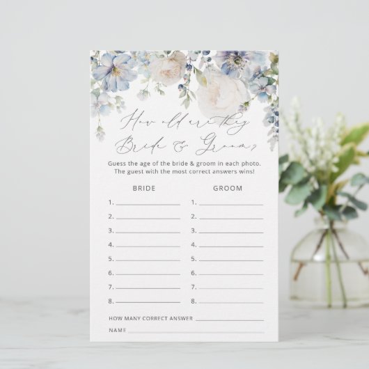 Dusty Blue Hoe oud zijn ze Vrijgezellenfeest spel (Staand voorkant)