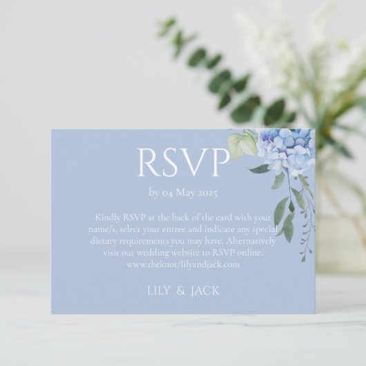 Dusty Blue Hydrangea 2 Gast Bruiloft RSVP Informatiekaartje (Staand voorkant)