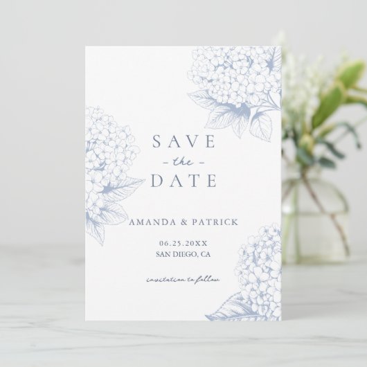 Dusty Blue Hydrangea Wedding Save the Date Kaart (Staand voorkant)