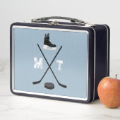 Dusty Blue Ice Hockey Classic Verdrietig Monogram (In situ)