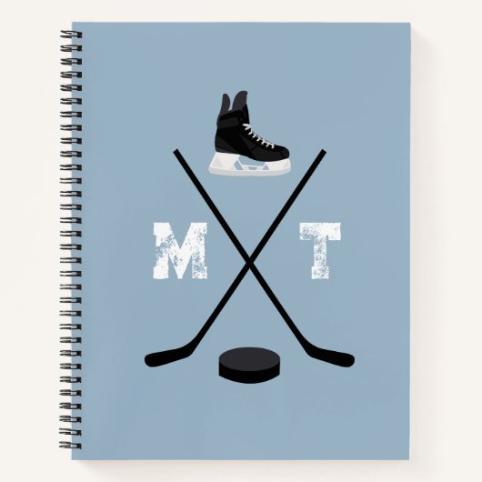 Dusty Blue Ice Hockey Classic Verdrietig Monogram Notitieboek (Voorkant)