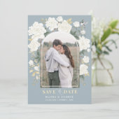 Dusty Blue Ivory Chinoiserie Floral Save the Date Kaart (Staand voorkant)