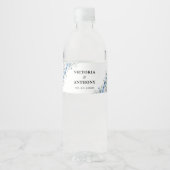 Dusty Blue Ivory Wedding Water Bottle Labels Waterfles Etiket (Voorkant)