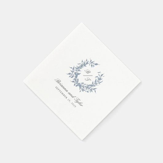 Dusty Blue Leafy Crest Monogram Bruiloft Logo Servet (Hoek)