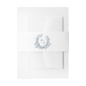 Dusty Blue Leafy Crest Monogram Bruiloft Logo Uitnodigingen Wikkel (Voorkant Voorbeeld)