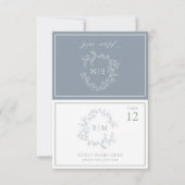 Dusty Blue Leafy Crest Monogram Bruiloft Plaats Ka RSVP Kaartje (Voorkant)