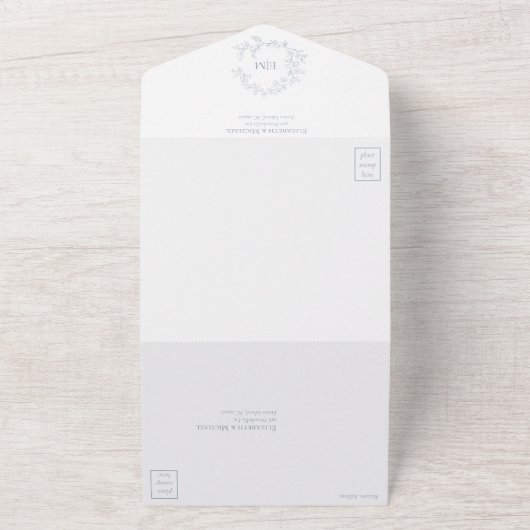 Dusty Blue Leafy Crest Monogram Weddenschap All In One Uitnodiging (Buitenkant)