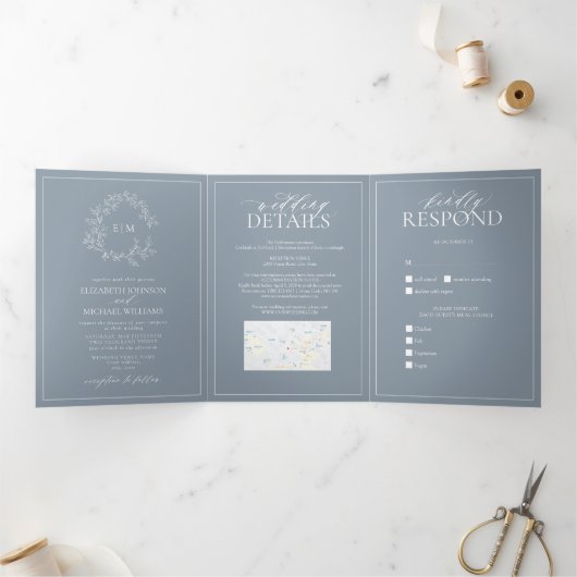 Dusty Blue Leafy Crest Monogram Weddenschap Drieluik Uitnodiging (Binnen)