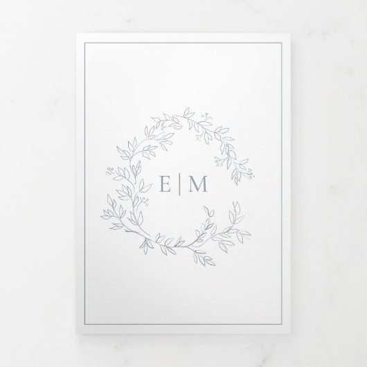 Dusty Blue Leafy Crest Monogram Weddenschap Drieluik Uitnodiging (Cover)