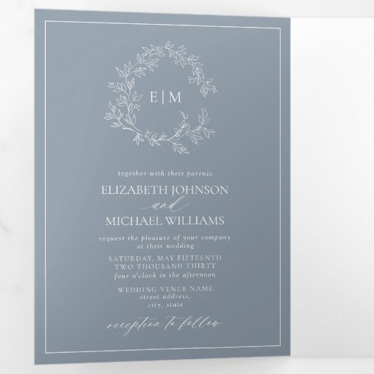 Dusty Blue Leafy Crest Monogram Weddenschap Drieluik Uitnodiging (Binnenzijde eerst)