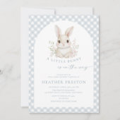 Dusty Blue Little Bunny Gingham Arch Baby Shower Kaart (Voorkant)