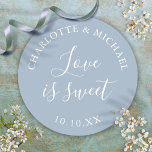 Dusty Blue Love is een zoete bruiloft gunst Ronde Sticker<br><div class="desc">Dusty blue bruiloft gunst liefde is lieve classic ronde sticker. Ontworpen door Thisnotme©</div>