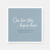 Dusty Blue Love Story: Elegant Script bruiloft Servet (Voorkant)