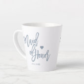 Dusty Blue Maid of Honor Lettering Script Latte Mok (Linkerhoek)