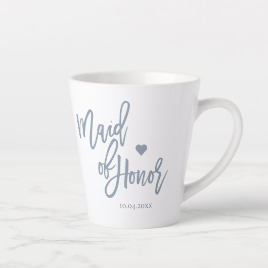 Dusty Blue Maid of Honor Lettering Script Latte Mok (Rechts)