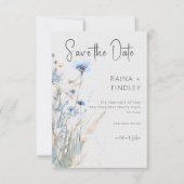 Dusty Blue Meadow Wildbloemen Moderne bruiloft Save The Date (Voorkant)