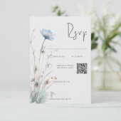 Dusty Blue Meadow Wildflower Moderne QR-code RSVP Kaartje (Staand voorkant)
