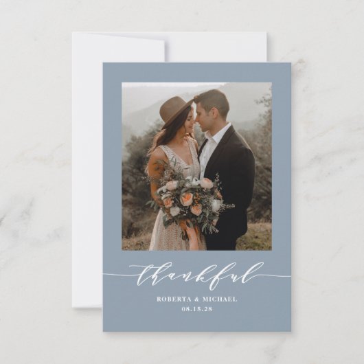 Dusty Blue Minimalist Thankful Script Wedding Bedankkaart (Voorkant)