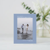 Dusty Blue Minimalist Weduwfoto slaat de datum op Aankondigingskaart (Staand voorkant)