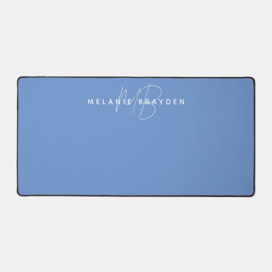 Dusty Blue Minimalistisch monogram Bureaumat (Voorkant)