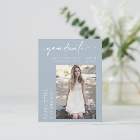 Dusty Blue-minimalistisch script dat ze heeft gema Briefkaart (Staand voorkant)