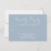 Dusty Blue Minimalistische Elegant Script bruiloft RSVP Kaartje (Voorkant)
