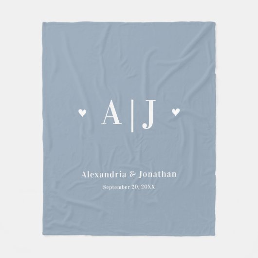 Dusty Blue Modern Minimal Pas getrouwd Monogram Fleece Deken (Voorkant)