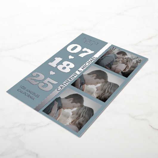 Dusty Blue Modern Minimalist Bold Date Three Photo Folie Uitnodiging (Gedraaid)