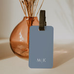 Dusty Blue | Modern monogram Bagagelabel<br><div class="desc">Dit moderne,  minimalistische bagagelabel is voorzien van een lichtstoffige blauwe achtergrond,  met uw initialen in vetgedrukte witte tekst voor een eenvoudige en stijlvolle,  maar professionele uitstraling.</div>