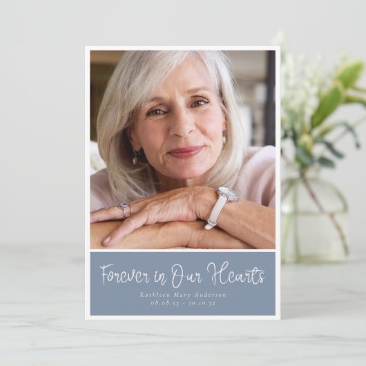 Dusty Blue Modern Photo Order of Service Funeral Programmakaart (Staand voorkant)