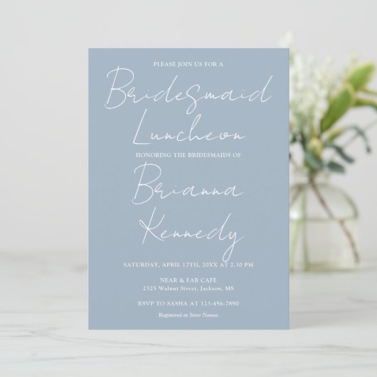 Dusty Blue Modern Script Bruidsmeisjes Luncheon Kaart (Staand voorkant)