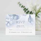 Dusty Blue Modern Waterverf Floral Wedding RSVP Kaartje (Staand voorkant)