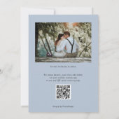Dusty Blue, moderne groen botanische bladeren QR-c Save The Date (Achterkant)