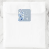 Dusty Blue Monogram Bloemen Huwelijksgunst Vierkante Sticker (Tas)
