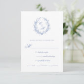 Dusty Blue Monogram Botanische Krans Trouwen RSVP Kaartje (Staand voorkant)
