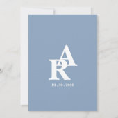Dusty Blue Monogram bruiloft uitnodiging (Achterkant)