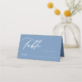 Dusty Blue Monogram Crest Trouwtafel Nummer Plaatskaartje (Voorkant)