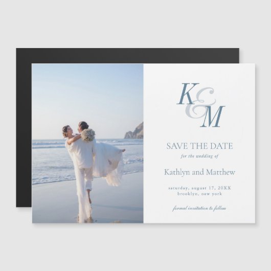 Dusty Blue Monogram Elegant Classic Save the Date Magnetische Uitnodiging (Voorkant / Achterkant)
