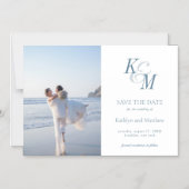 Dusty Blue Monogram Elegant Classic Save the Date Magnetische Uitnodiging (Voorkant)
