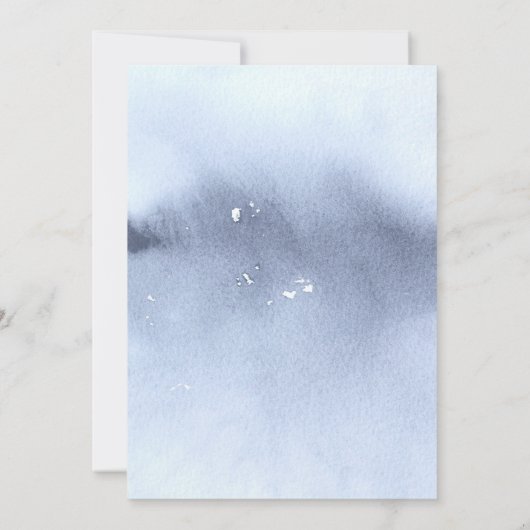 Dusty Blue Monogram Initiaal Crest Floral Wedding Kaart (Achterkant)