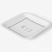 Dusty Blue Monogram Initialen Eenvoudige bruiloft Papieren Bordje (Gebogen)
