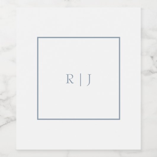 Dusty Blue Monogram Initialen Modern Wedding Wijn Etiket (Enkel label)