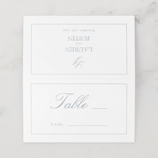 Dusty Blue Monogram Script Trouwtafel nummer Plaatskaartje (Buitenkant ongevouwen)