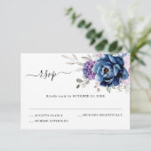 Dusty Blue Paars Navy Lila Blooms Weddenschap RSVP Kaartje (Staand voorkant)