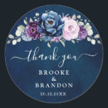 Dusty Blue Paars Navy Lila Blooms Wedding Classi Ronde Sticker<br><div class="desc">Elegant dusty blue Paarse lavender met lila lavender met bloementhema bruiloft bedankt je sticker met elegante bouquet van stoffige blauw,  Navy,  paarse,  lila roos bloemen knoppen en groene eucalyptusbladeren. Neem contact met mij op voor hulp bij aanpassingen of als u een ander product nodig hebt met dit ontwerp.</div>