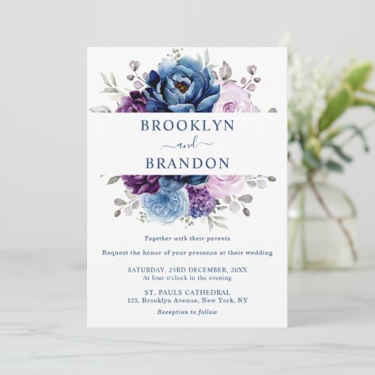 Dusty Blue Paars Navy Lila Blooms Wedding Invita Kaart (Staand voorkant)