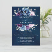 Dusty Blue Paars Navy Lila Blooms Wedding Invita Kaart (Staand voorkant)