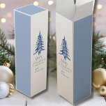 Dusty Blue Pagoda kerstboom, gastvrouw cadeau, Wijn<br><div class="desc">Blue Pagoda Christmas Tree Wine Gift Box Maak uw vakantie wijn geschenken extra speciaal met onze Blue Pagoda Christmas Tree Wine Gift Box. Met onze sierlijke blauwe pagode kerstboom en de feestelijke boodschap "Vrolijk kerstfeest, gelukkig nieuwjaar", kan deze doos worden gepersonaliseerd met jouw naam, waardoor het een attent en uniek...</div>